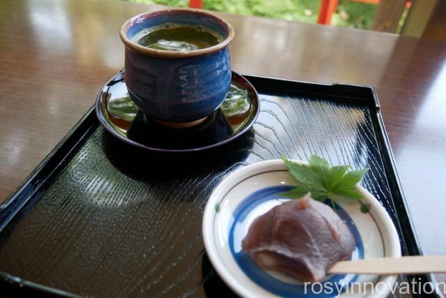 由加神社２２　あんころ餅とお茶