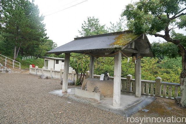 戸島神社 (2)手水車